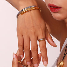 Carregar imagem no visualizador da galeria, Anel e Bracelete Geométrico Minimalista - Aço inoxidável e Banho em Ouro 18k