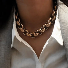 Carregar imagem no visualizador da galeria, Colar de Elos Grossos - Dourado Fosco