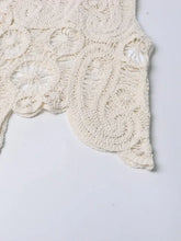 Carregar imagem no visualizador da galeria, Conjunto de blusa e Saia irregular de crochê.