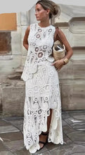 Carregar imagem no visualizador da galeria, Conjunto de blusa e Saia irregular de crochê.
