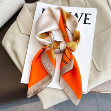 Carregar imagem no visualizador da galeria, Lenço de Seda Estampado- 70x70