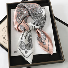 Carregar imagem no visualizador da galeria, Lenço de Seda Estampado- 70x70