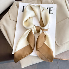 Carregar imagem no visualizador da galeria, Lenço de Seda Estampado- 70x70