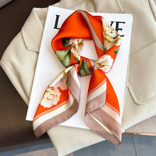 Carregar imagem no visualizador da galeria, Lenço de Seda Estampado- 70x70