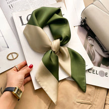 Carregar imagem no visualizador da galeria, Lenço de Seda Estampado- 70x70