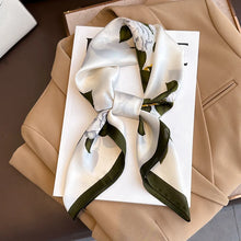 Carregar imagem no visualizador da galeria, Lenço de Seda Estampado- 70x70