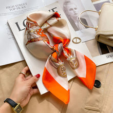 Carregar imagem no visualizador da galeria, Lenço de Seda Estampado- 70x70