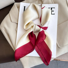 Carregar imagem no visualizador da galeria, Lenço de Seda Estampado- 70x70