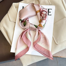 Carregar imagem no visualizador da galeria, Lenço de Seda Estampado- 70x70