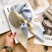 Carregar imagem no visualizador da galeria, Lenço de Seda Estampado- 70x70