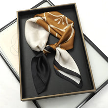 Carregar imagem no visualizador da galeria, Lenço de Seda Estampado- 70x70