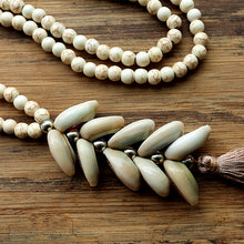 Carregar imagem no visualizador da galeria, Colar de Concha Natural Artesanal