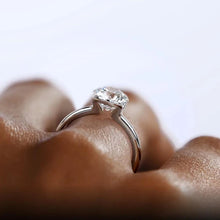 Carregar imagem no visualizador da galeria, Anel Solitário de Moissanite - Prata 925 e Chapeamento em Ouro 18k
