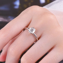 Carregar imagem no visualizador da galeria, Anel Solitário de Moissanite - Prata 925 e Chapeamento em Ouro 18k
