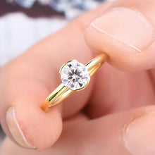 Carregar imagem no visualizador da galeria, Anel Solitário de Moissanite - Prata 925 e Chapeamento em Ouro 18k
