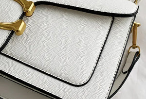 Bolsa Quadrada em Couro