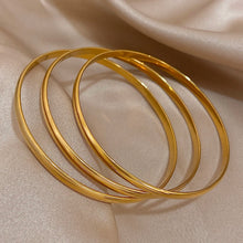 Carregar imagem no visualizador da galeria, Braceletes (03 peças) - Aço Inoxidável e Banho em Ouro 18k
