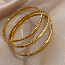 Carregar imagem no visualizador da galeria, Braceletes (03 peças) - Aço Inoxidável e Banho em Ouro 18k
