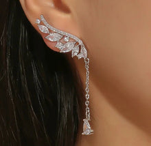 Carregar imagem no visualizador da galeria, Brincos Ear Cuff de Cristal Zircônia Cúbica
