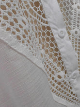 Carregar imagem no visualizador da galeria, Chemise Curto - Saída de Praia - Detalhes em Renda

