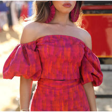 Carregar imagem no visualizador da galeria, Conjunto de Blusa (Cropped) e Saia - Estampa Exclusiva
