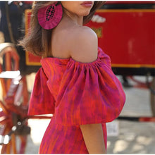 Carregar imagem no visualizador da galeria, Conjunto de Blusa (Cropped) e Saia - Estampa Exclusiva
