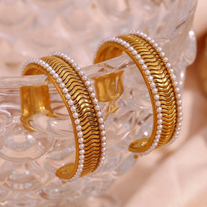 Brincos de Argolas adornos em Pérolas- Banho em Ouro